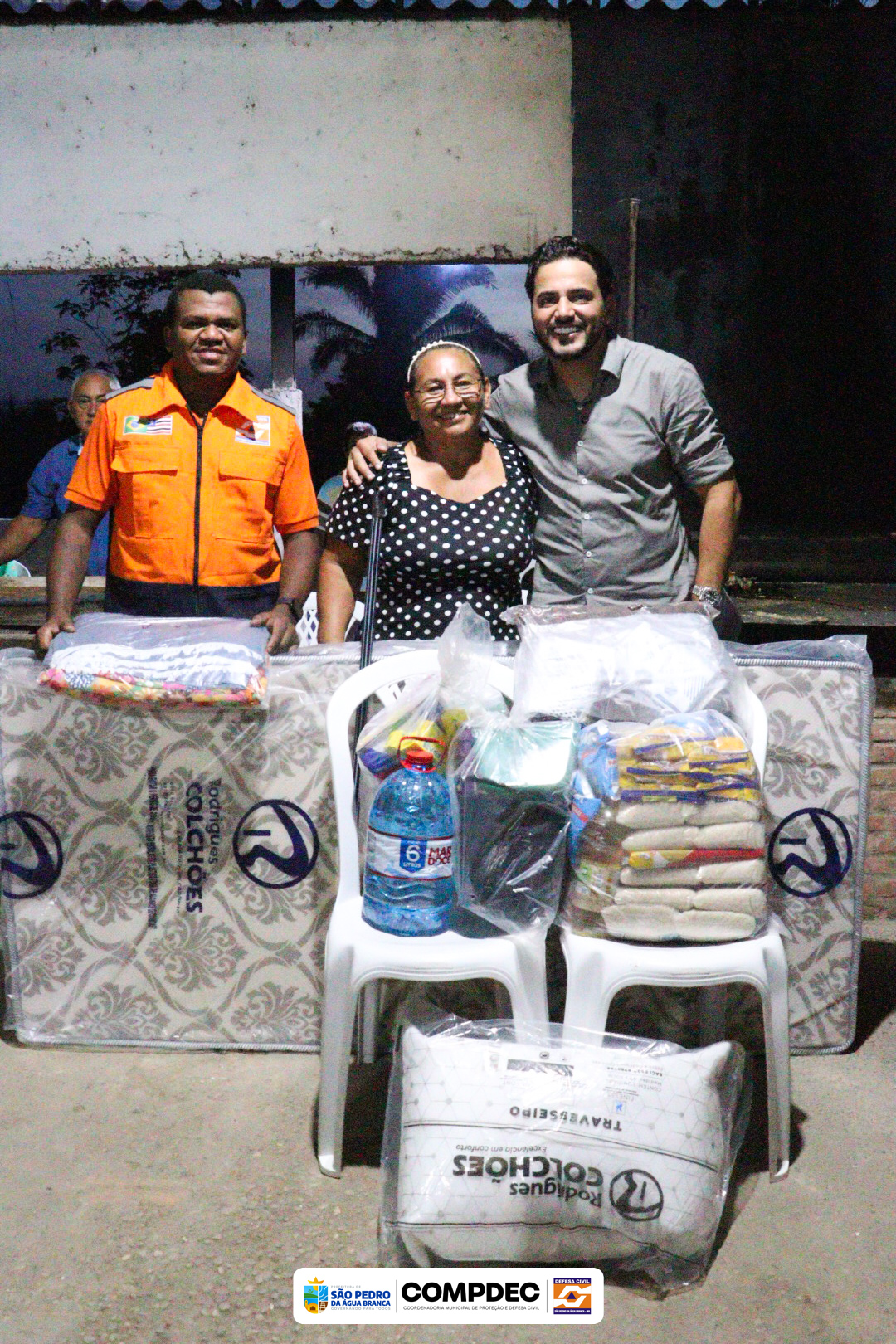 Defesa Civil realiza entrega de mantimentos a famílias ribeirinhas em São Pedro da Água Branca