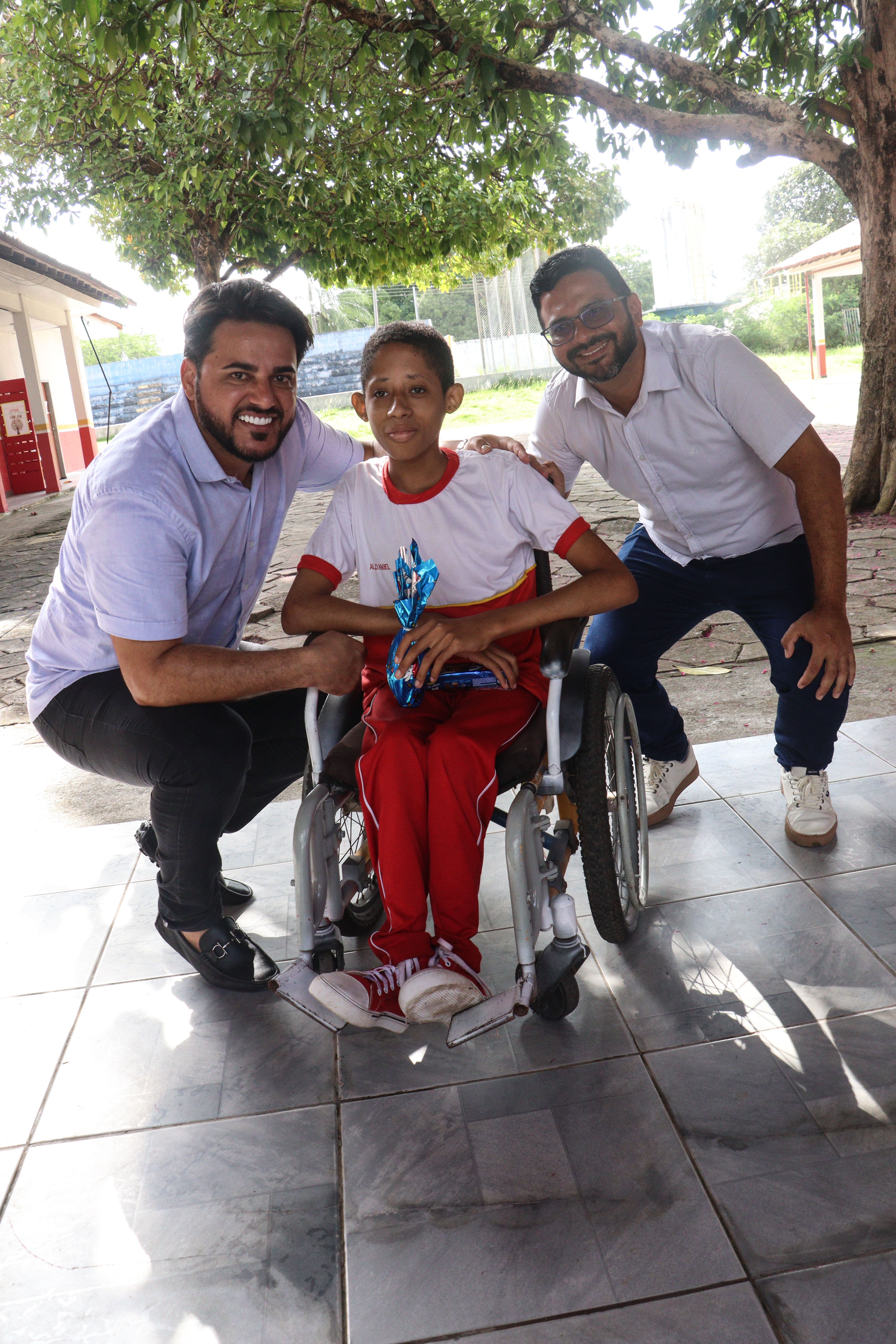 Entrega de Ovos de Páscoa nas Escolas Municipais: Um Momento de Alegria e União
