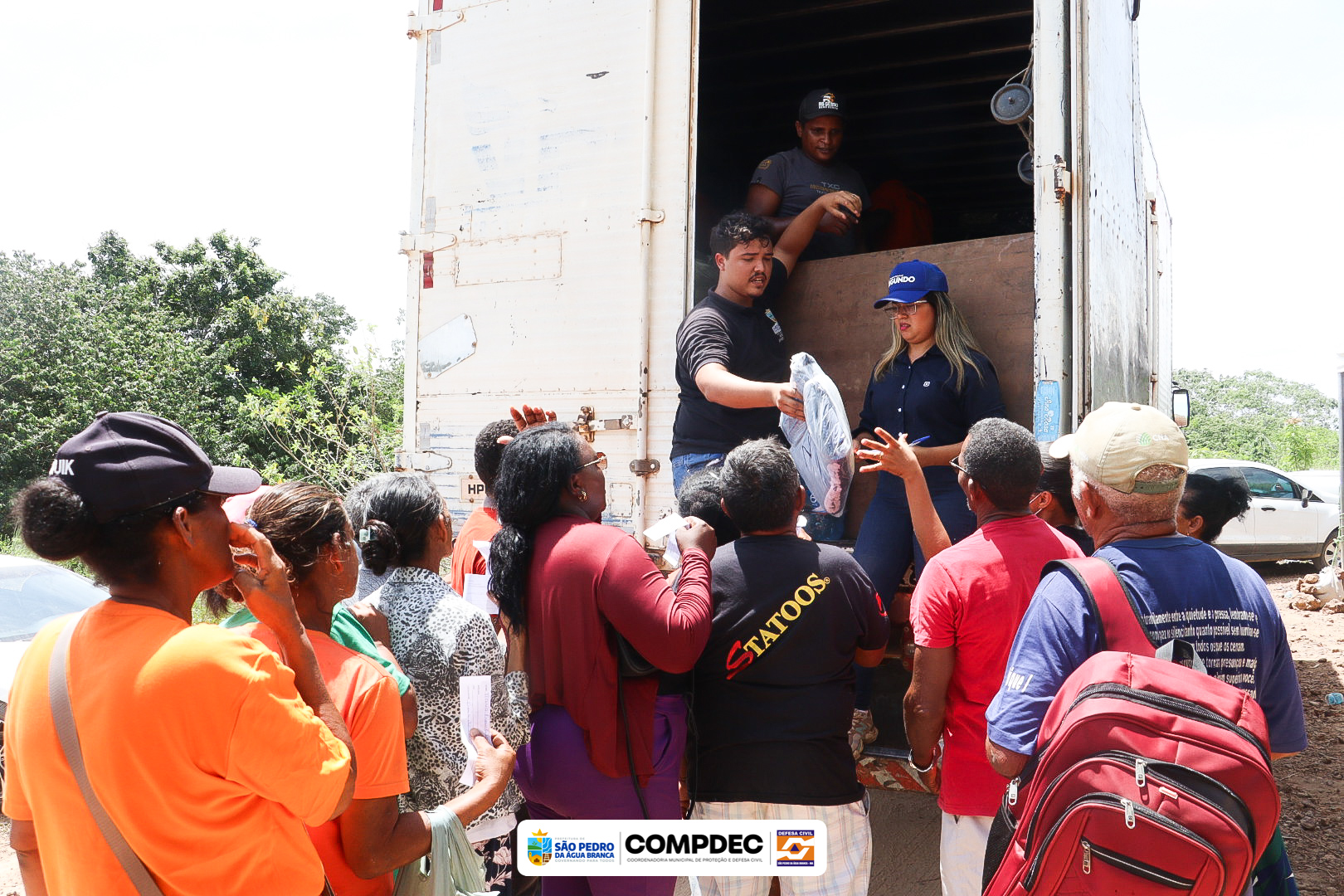 Defesa Civil realiza entrega de mantimentos a famílias ribeirinhas em São Pedro da Água Branca