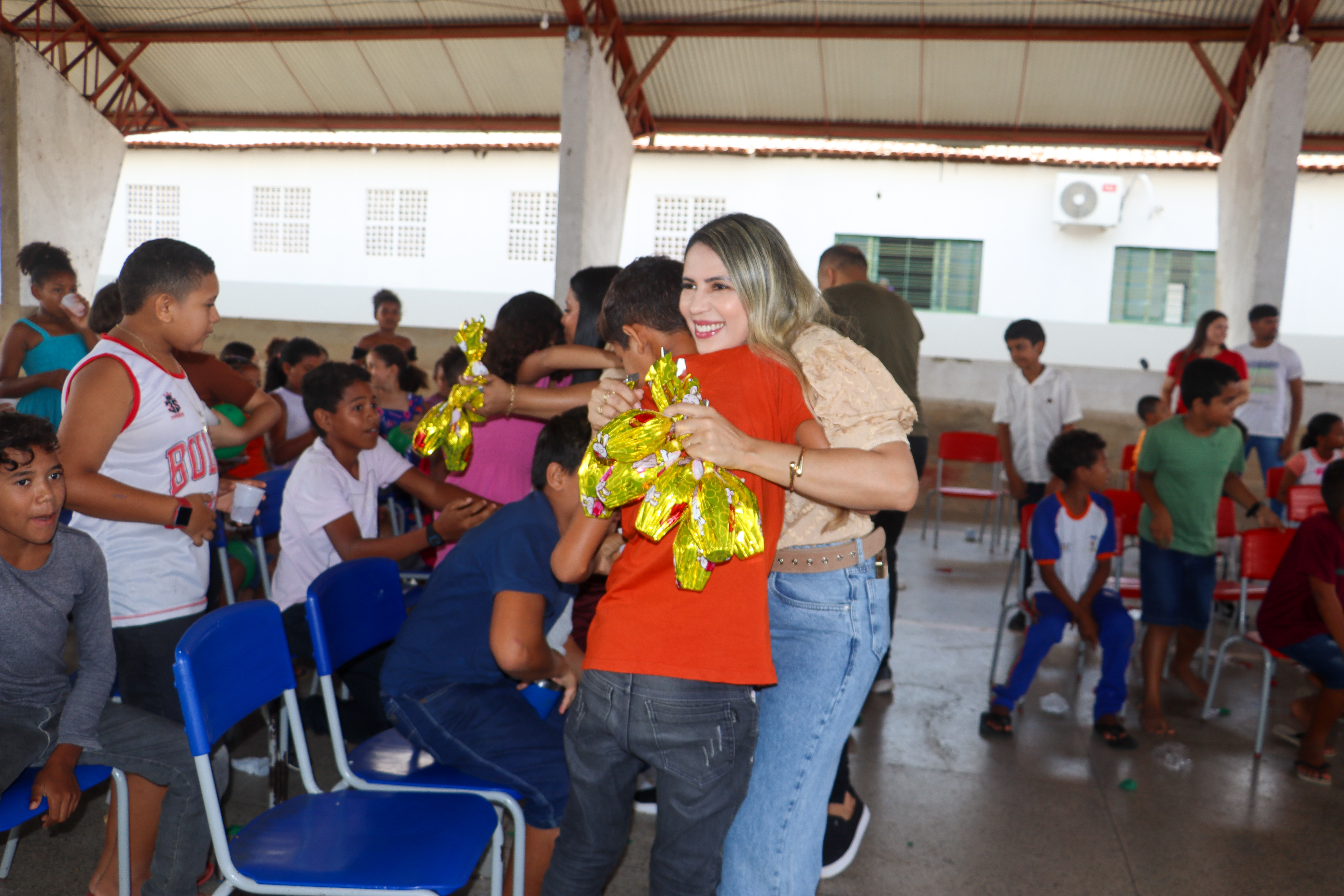 Entrega de Ovos de Páscoa nas Escolas Municipais: Um Momento de Alegria e União