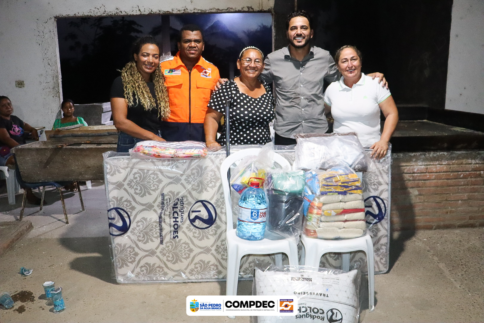 Defesa Civil realiza entrega de mantimentos a famílias ribeirinhas em São Pedro da Água Branca