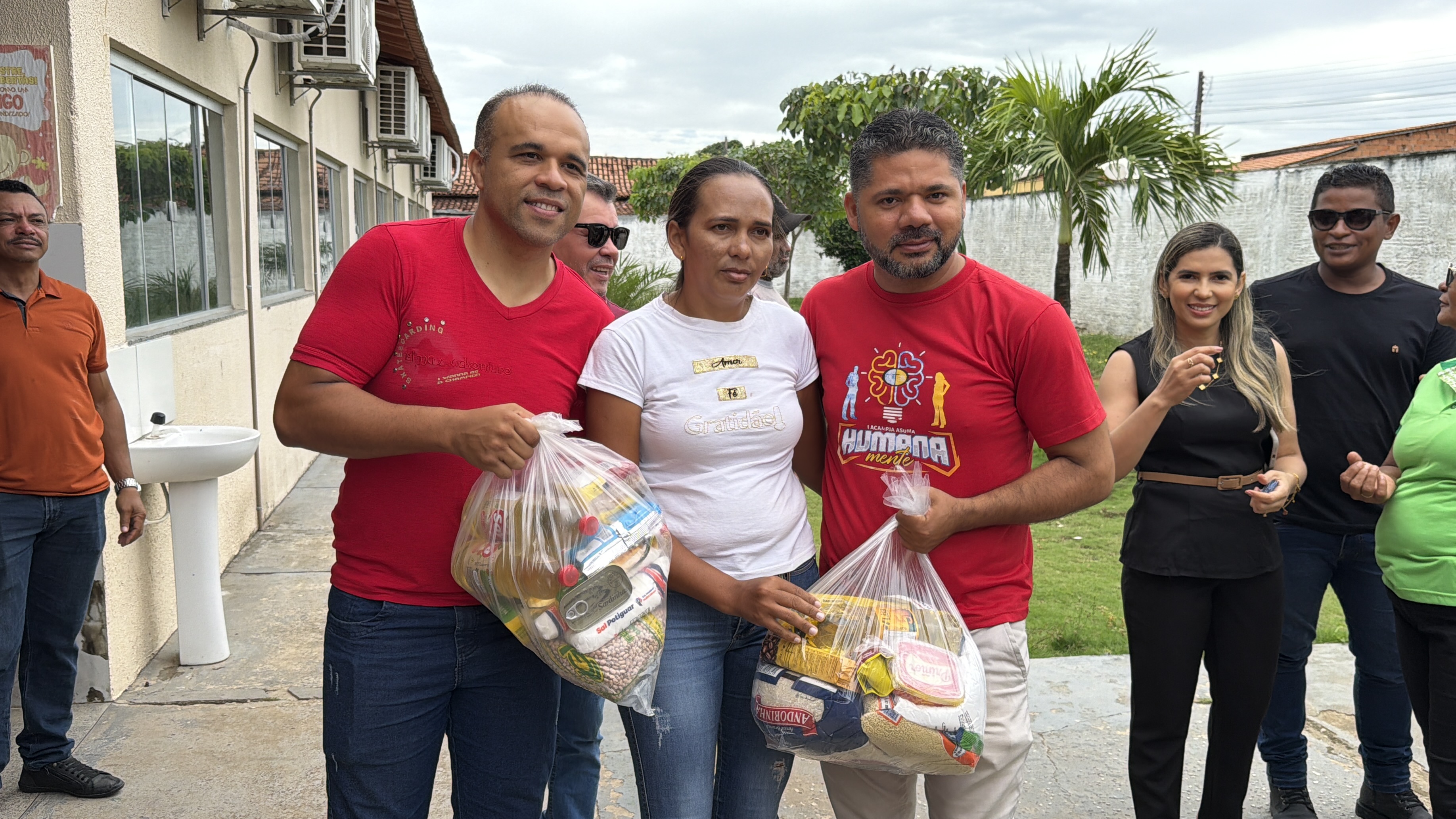 Prefeito de São Pedro da Água Branca realiza entrega de cestas básicas no Natal